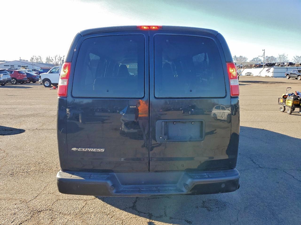 2017 CHEVROLET EXPRESS G3500 LS photo 16