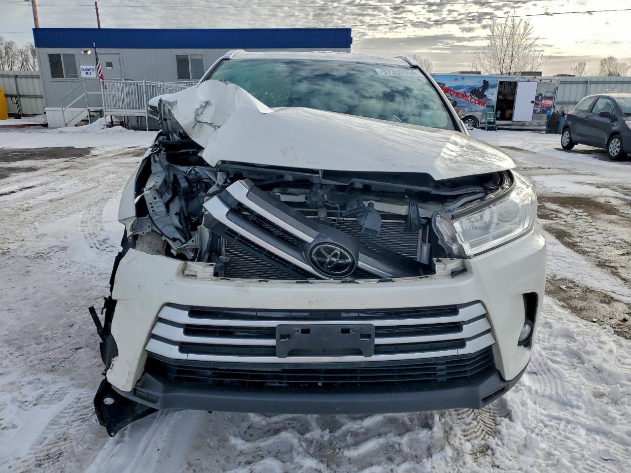 2019 TOYOTA HIGHLANDER SE photo 5
