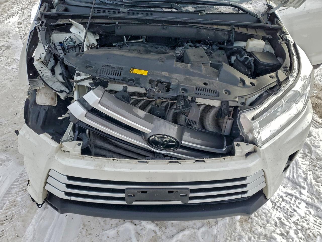 2019 TOYOTA HIGHLANDER SE photo 12