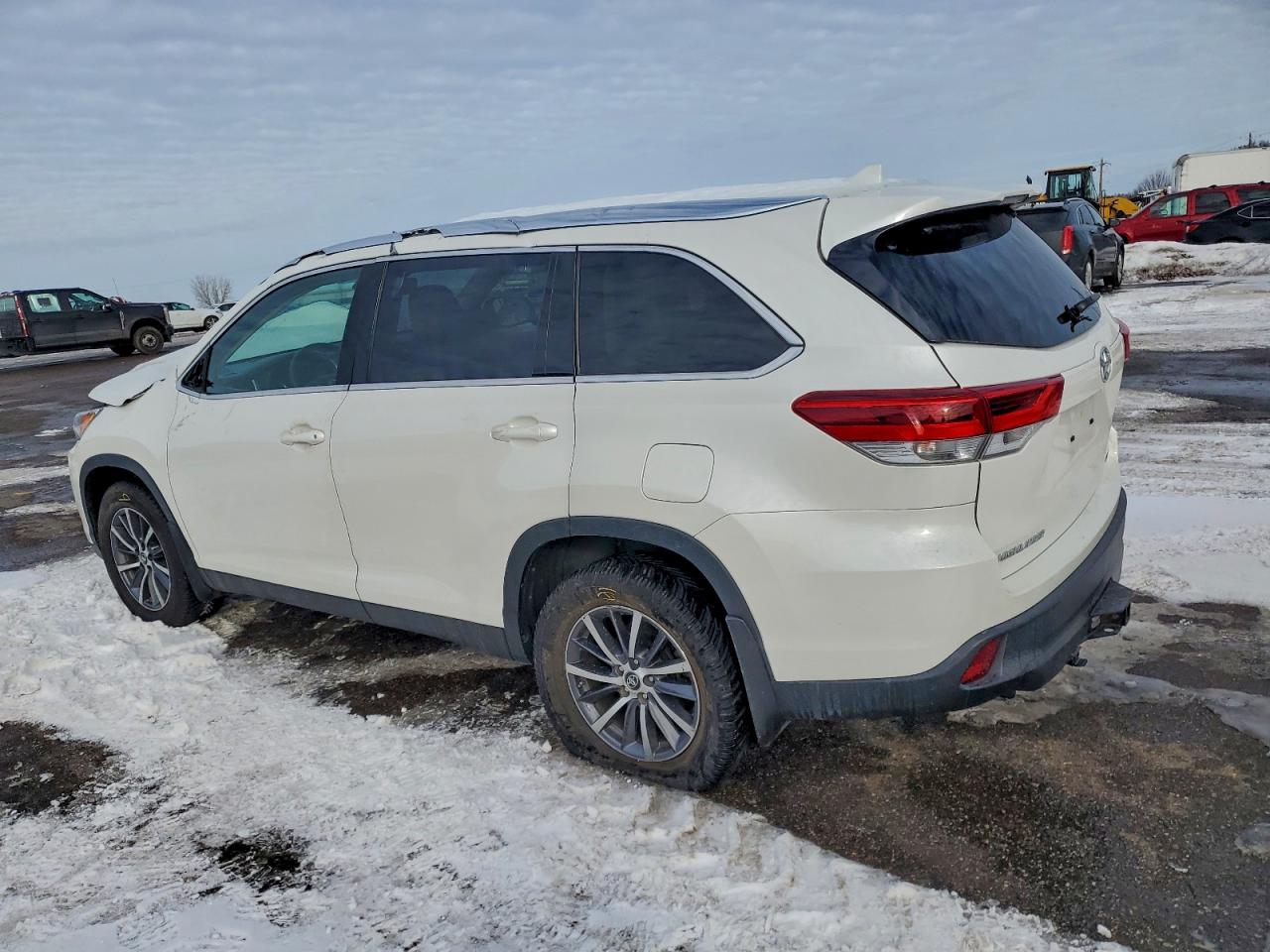 2019 TOYOTA HIGHLANDER SE photo 2