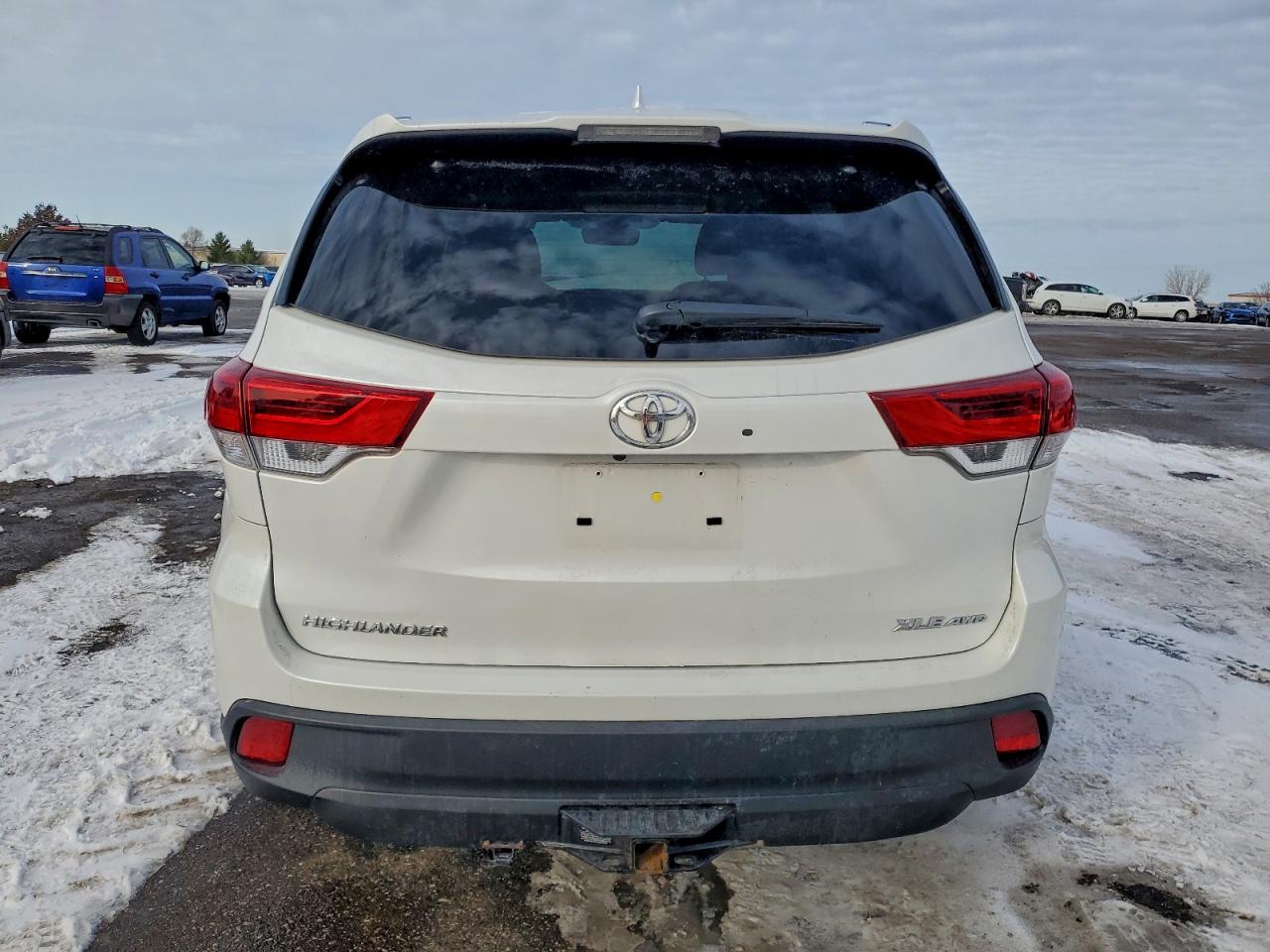 2019 TOYOTA HIGHLANDER SE photo 6