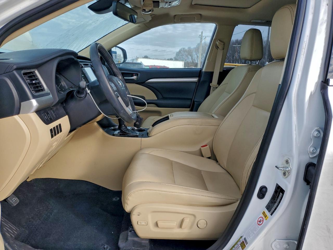 2019 TOYOTA HIGHLANDER SE photo 7