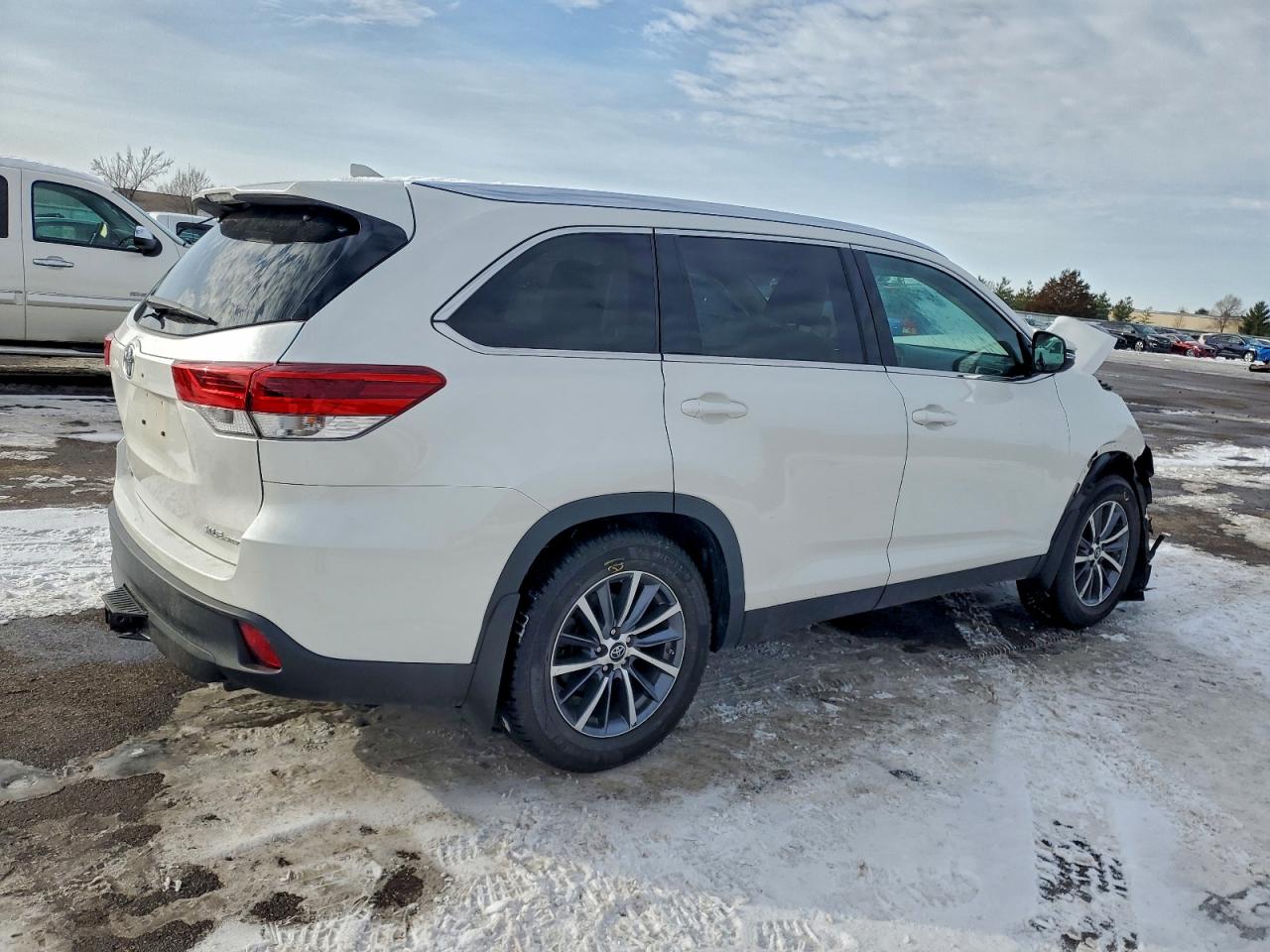 2019 TOYOTA HIGHLANDER SE photo 3