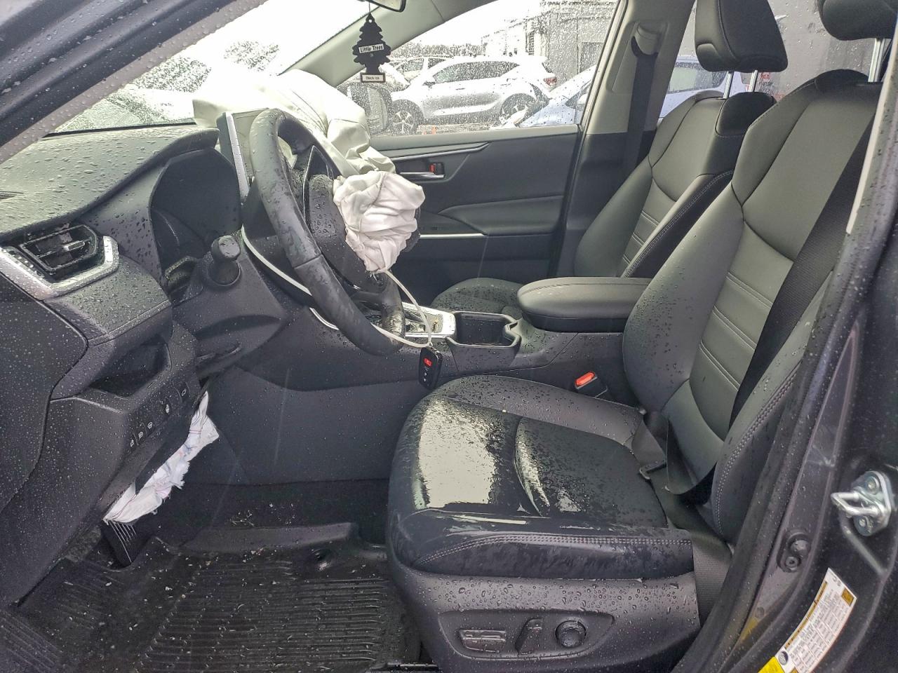 2025 TOYOTA RAV4 XLE PREMIUM photo 13