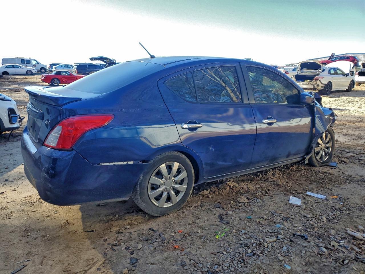 2018 NISSAN VERSA photo 5
