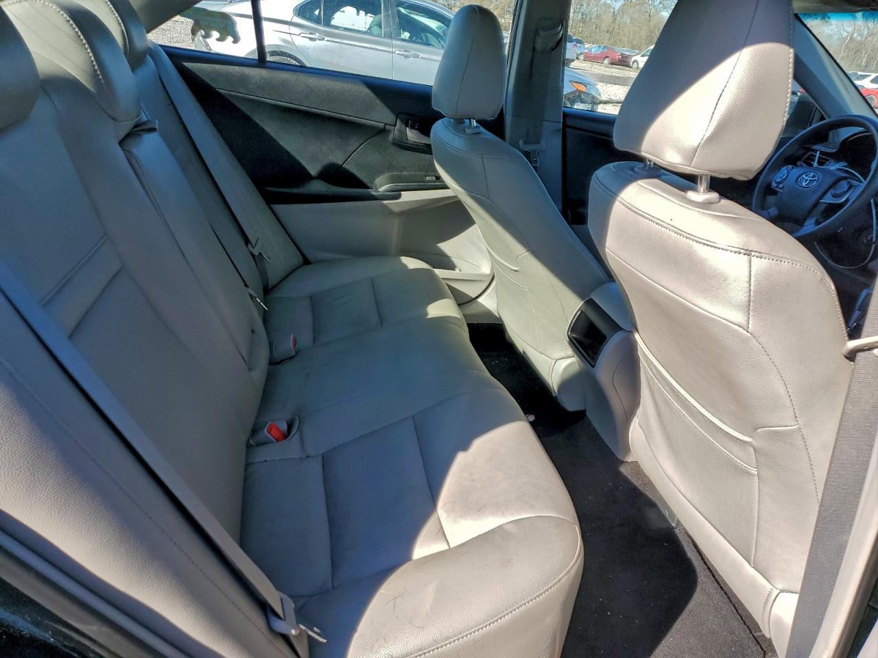 2014 TOYOTA CAMRY L photo 10