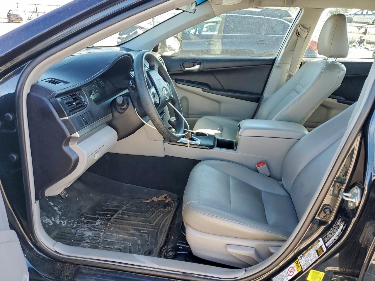 2014 TOYOTA CAMRY L photo 7