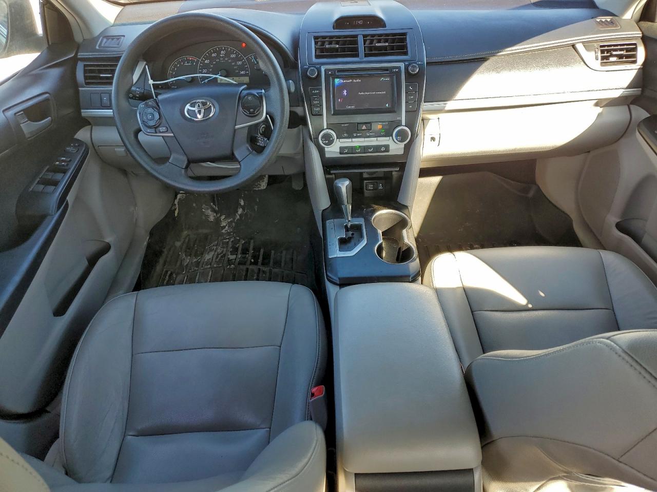 2014 TOYOTA CAMRY L photo 8