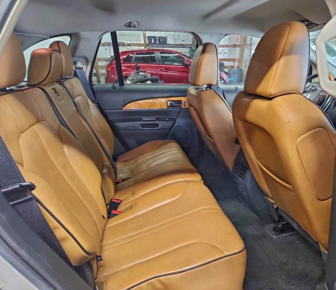 2011 LINCOLN MKX photo 21