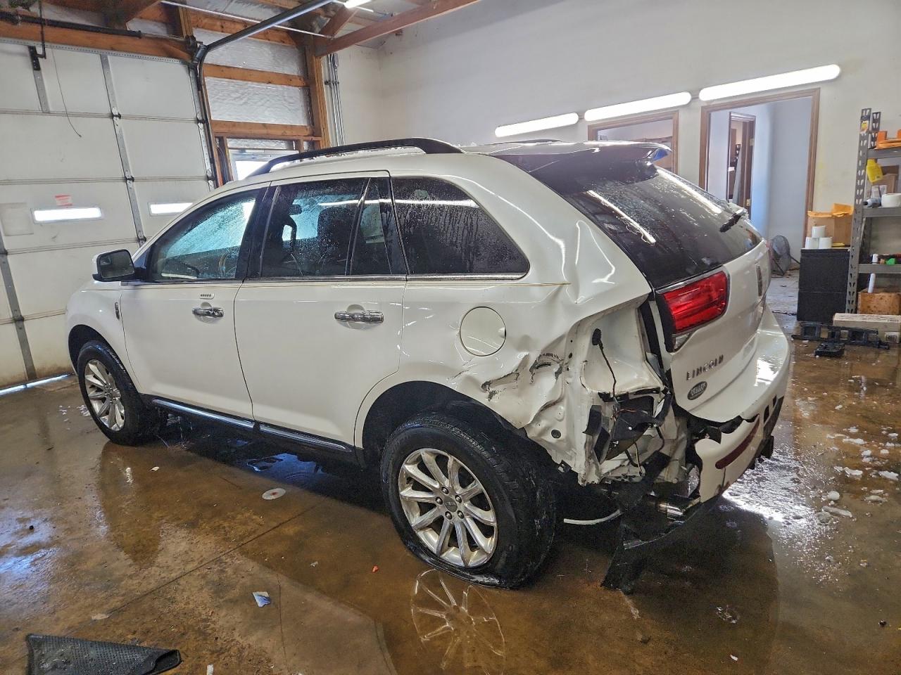 2011 LINCOLN MKX photo 3