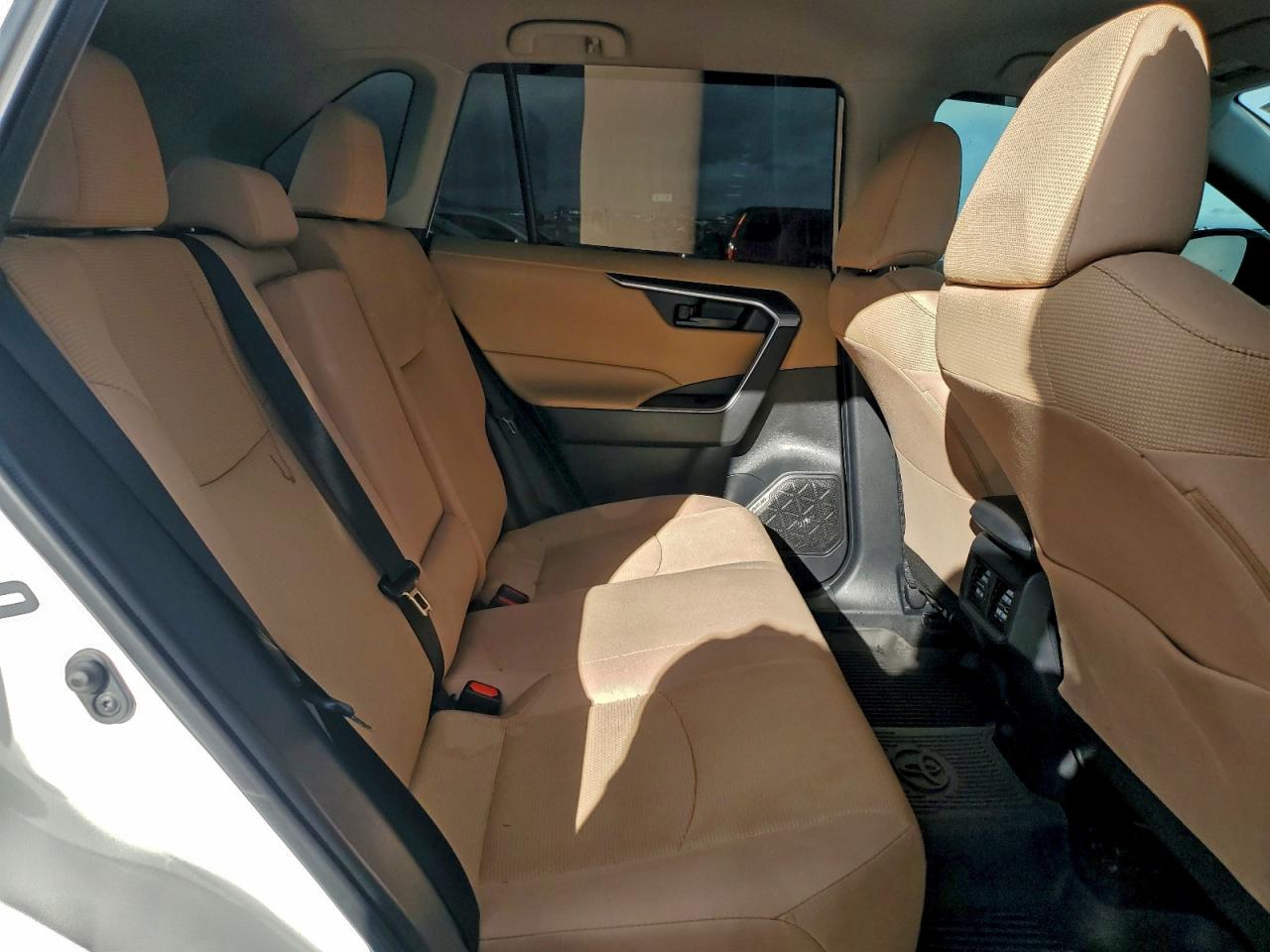 2022 TOYOTA RAV4 LE photo 11