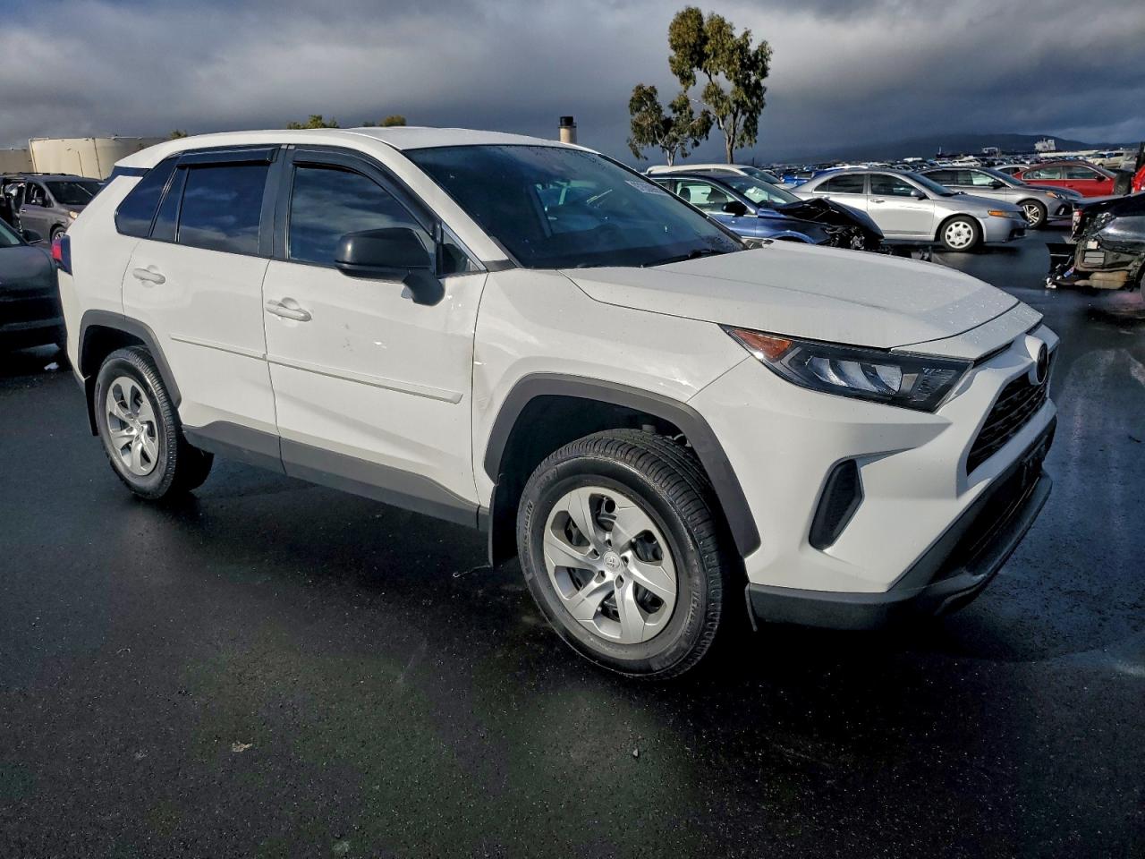 2022 TOYOTA RAV4 LE photo 4