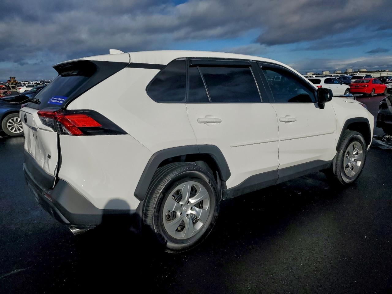 2022 TOYOTA RAV4 LE photo 3
