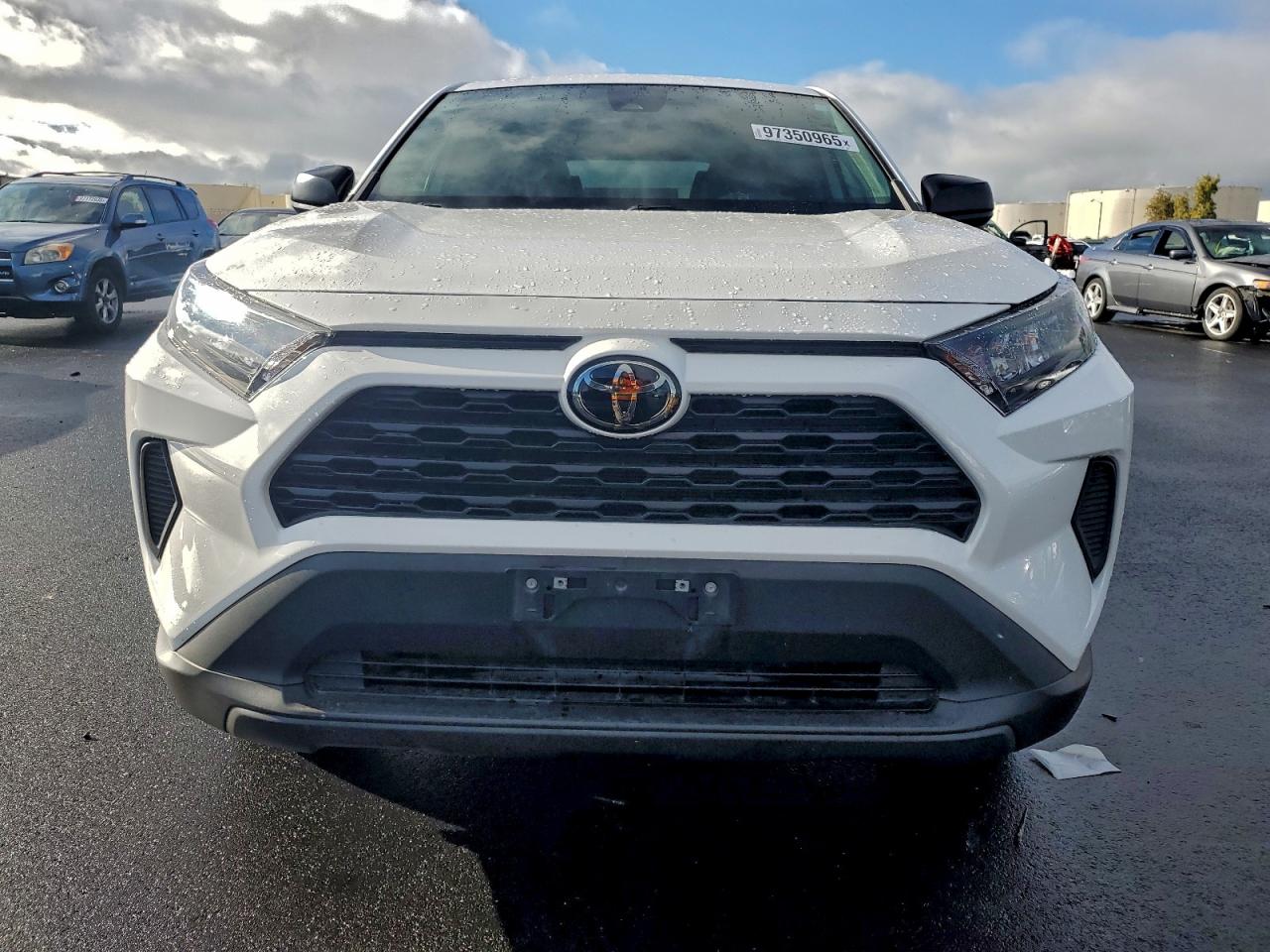 2022 TOYOTA RAV4 LE photo 5