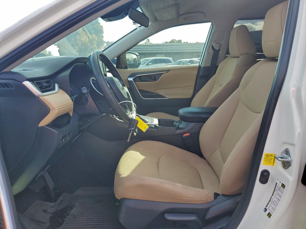 2022 TOYOTA RAV4 LE photo 7