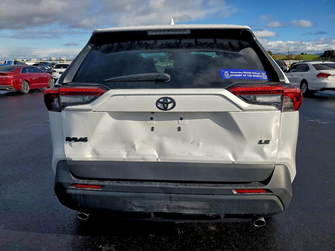 2022 TOYOTA RAV4 LE photo 6
