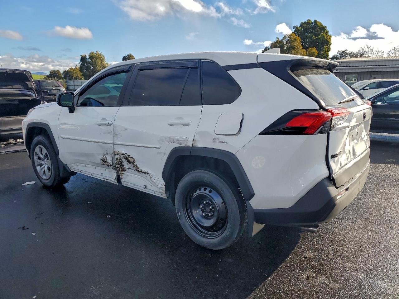 2022 TOYOTA RAV4 LE photo 2