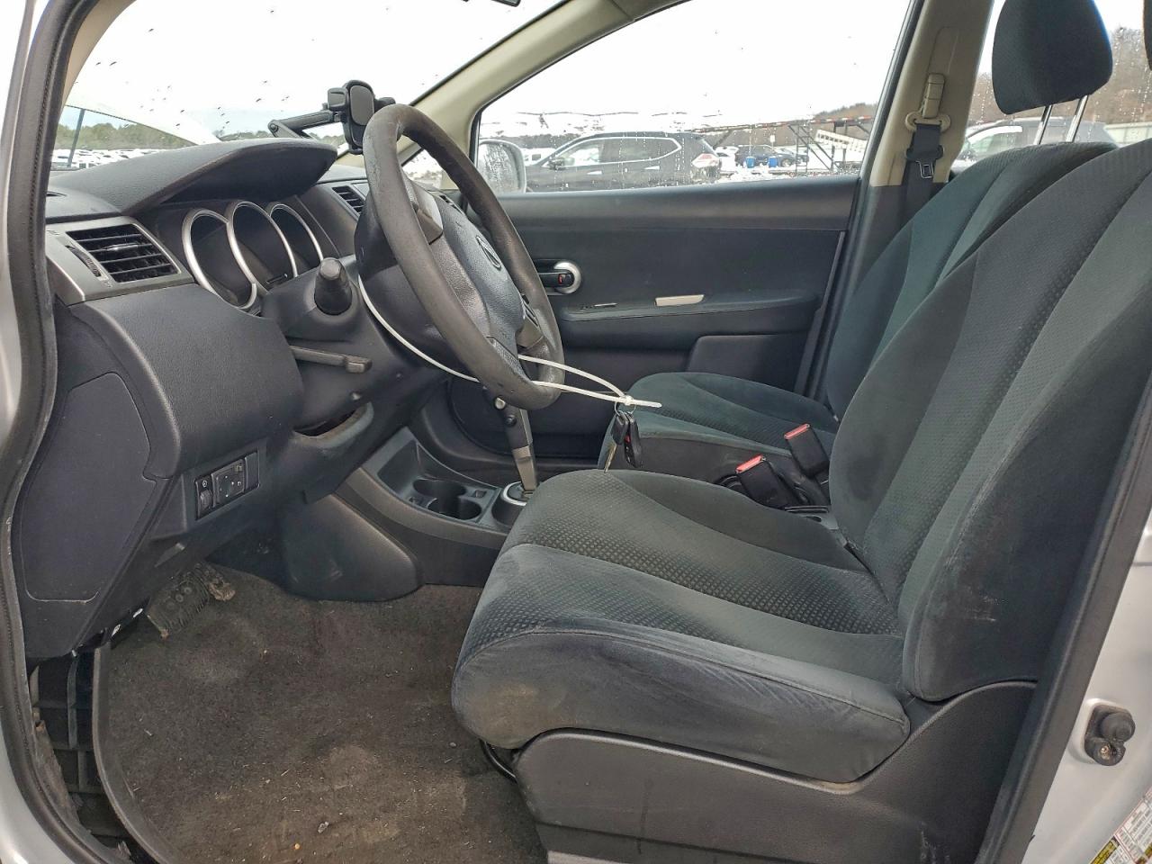 2011 NISSAN VERSA S photo 13