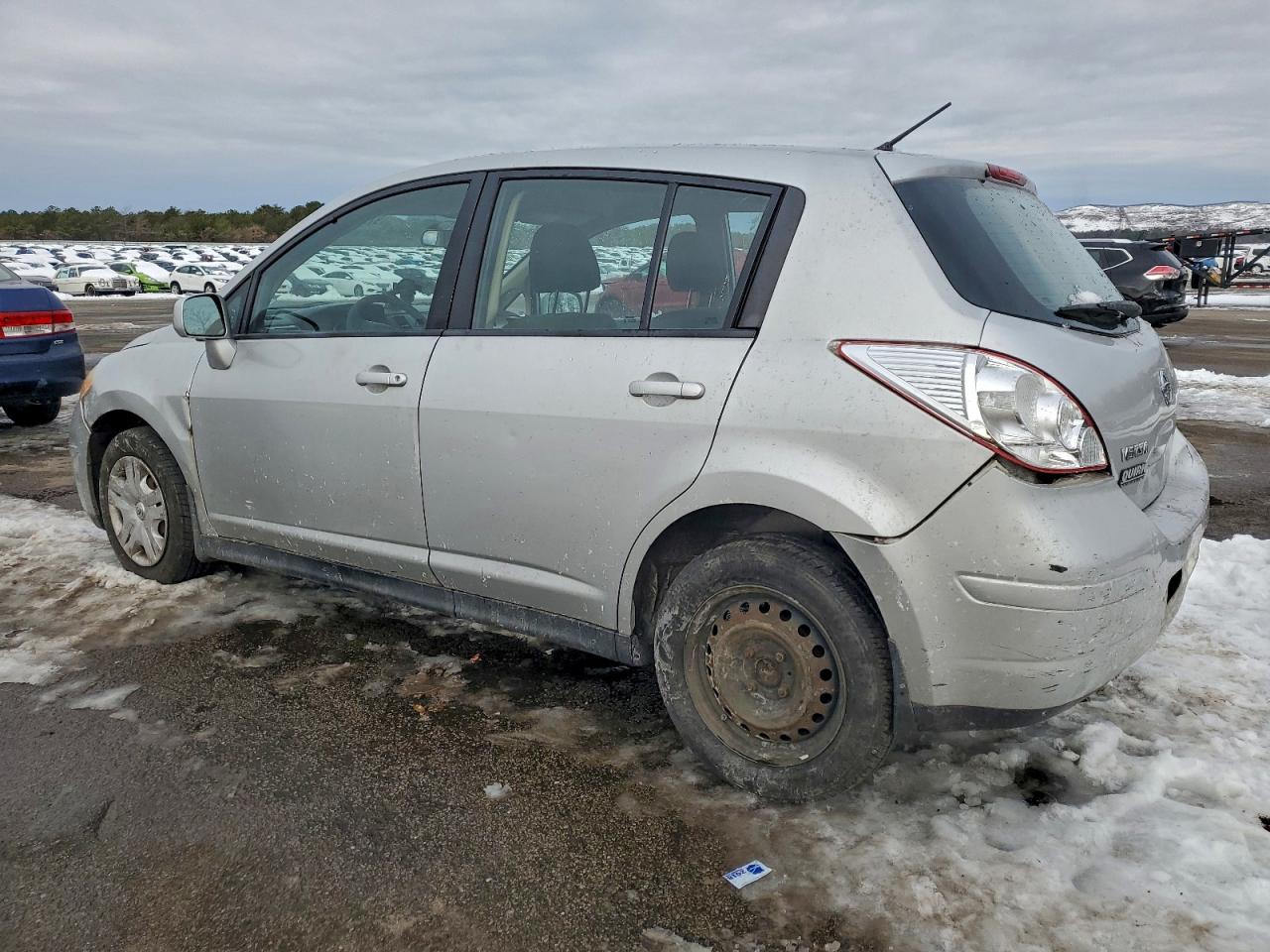 2011 NISSAN VERSA S photo 3
