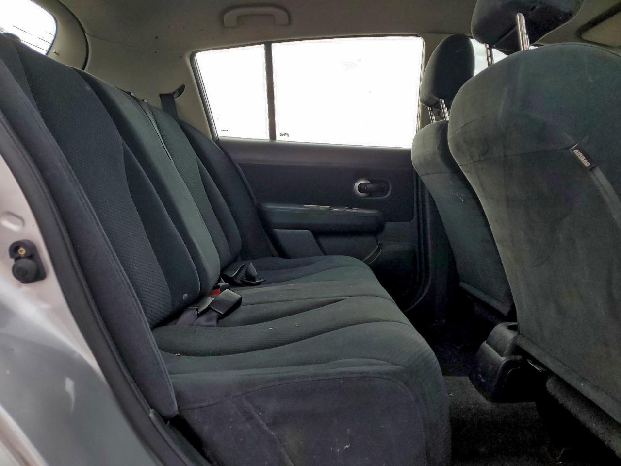 2011 NISSAN VERSA S photo 19
