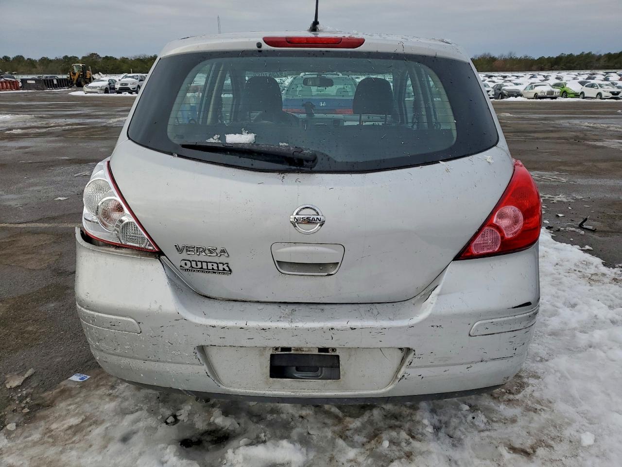 2011 NISSAN VERSA S photo 11