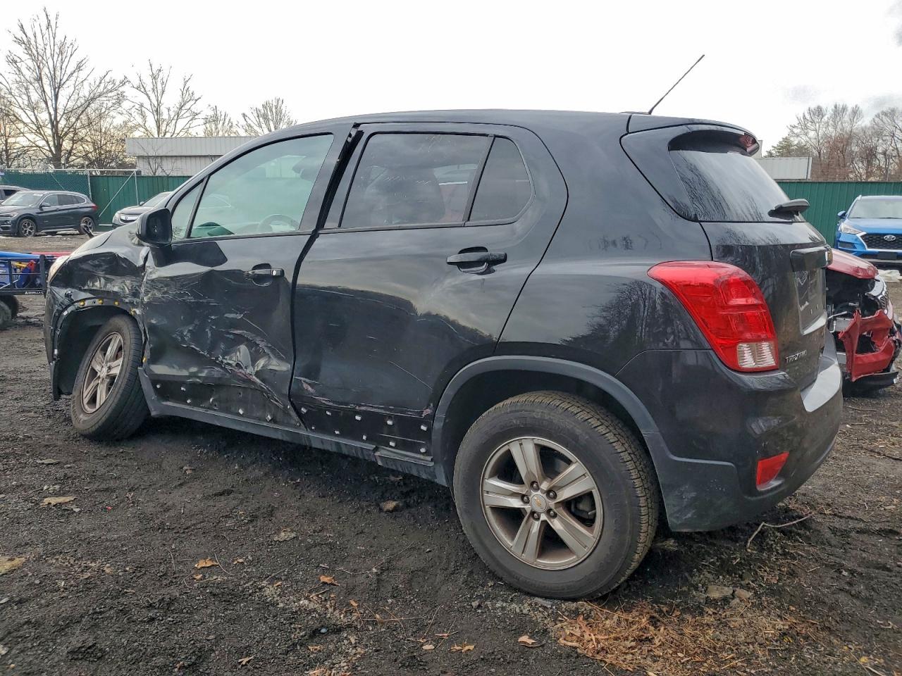 2022 CHEVROLET TRAX LS photo 3