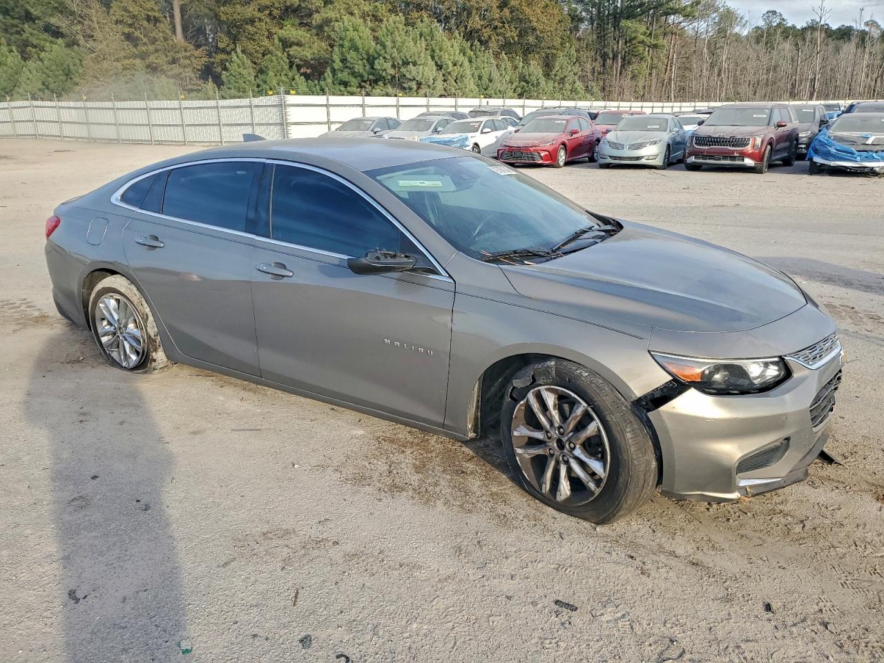 2017 CHEVROLET MALIBU LT photo 4