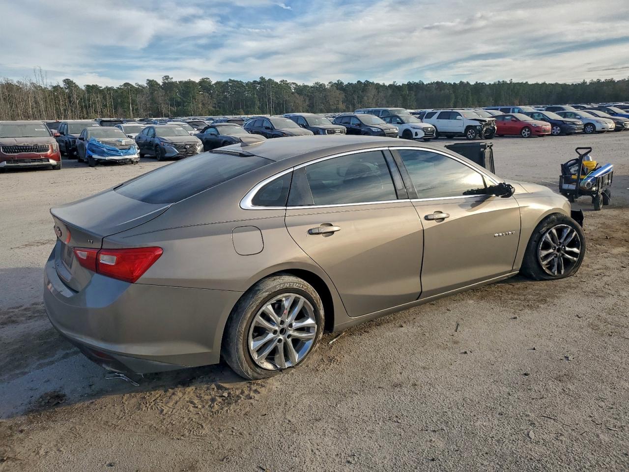 2017 CHEVROLET MALIBU LT photo 3