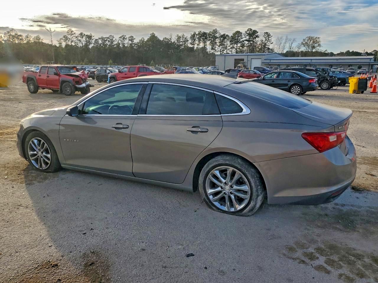 2017 CHEVROLET MALIBU LT photo 2