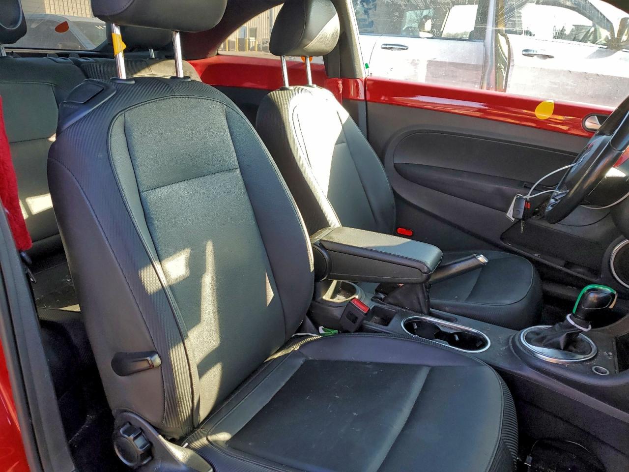 2013 VOLKSWAGEN BEETLE photo 10