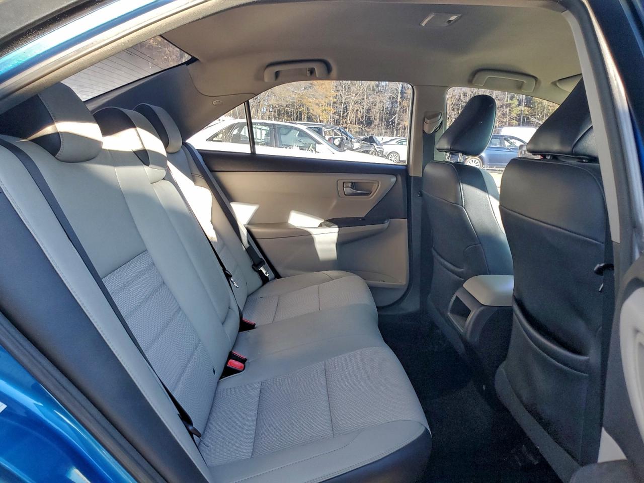 2017 TOYOTA CAMRY SE photo 19