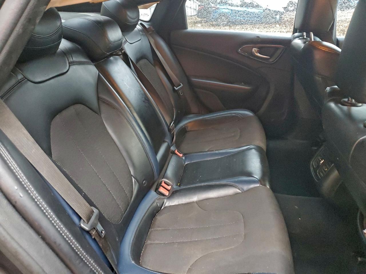 2015 CHRYSLER 200 S photo 10