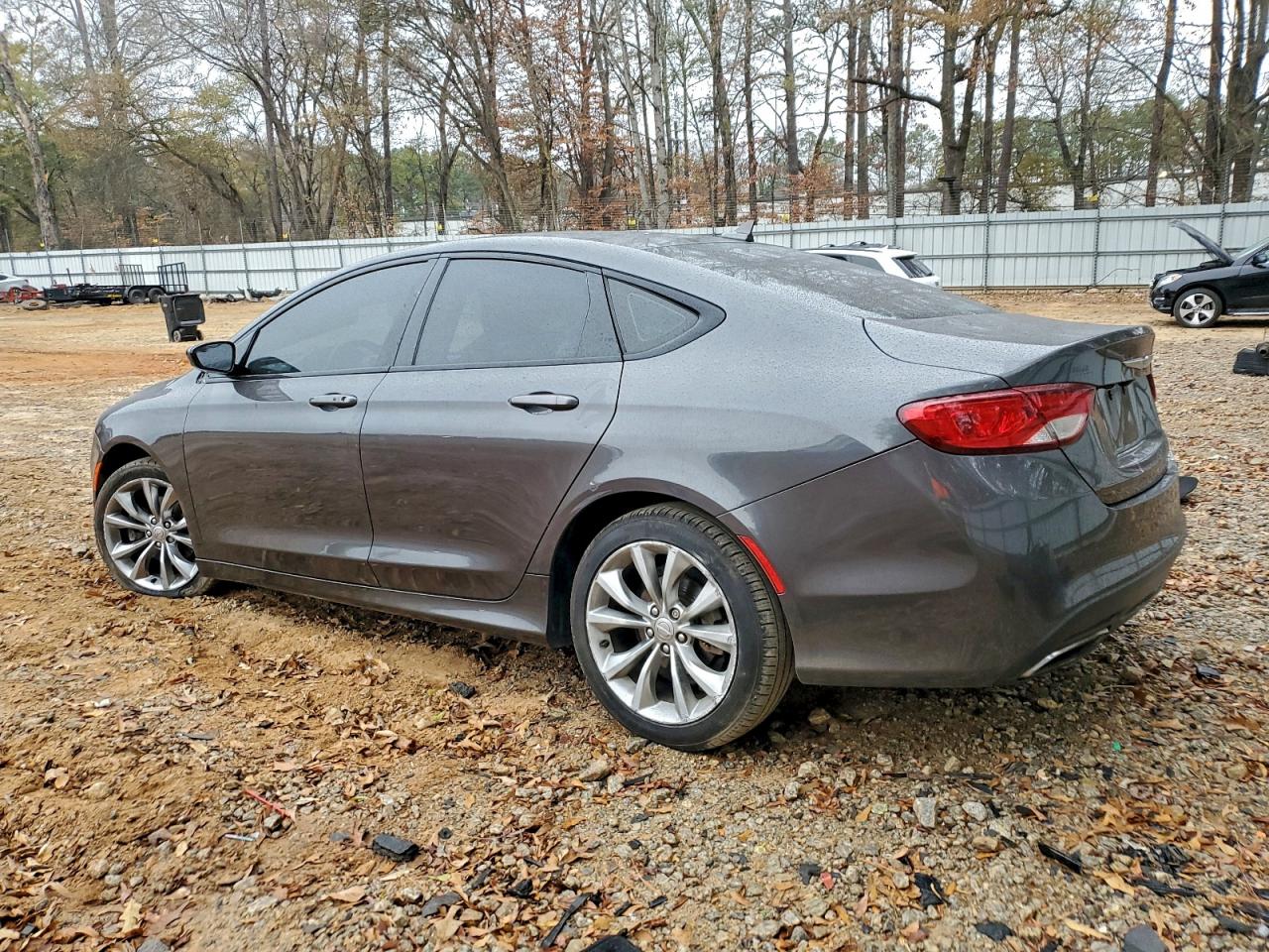 2015 CHRYSLER 200 S photo 2