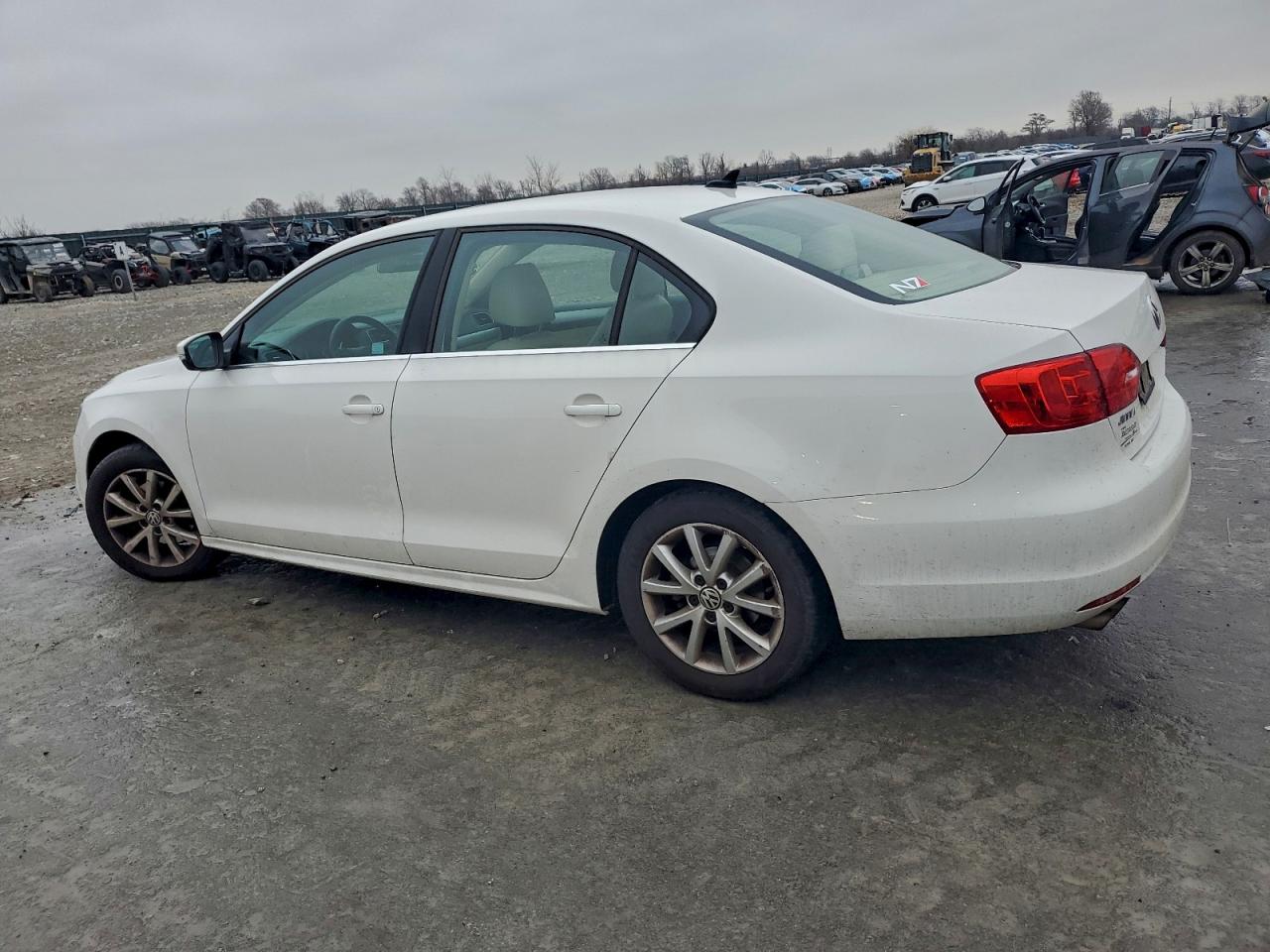 2013 VOLKSWAGEN JETTA SE photo 3