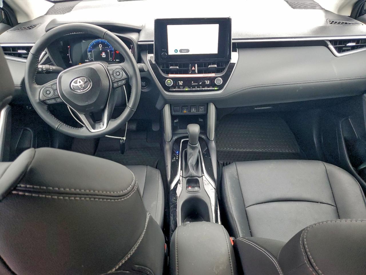 2025 TOYOTA COROLLA CROSS XLE photo 15