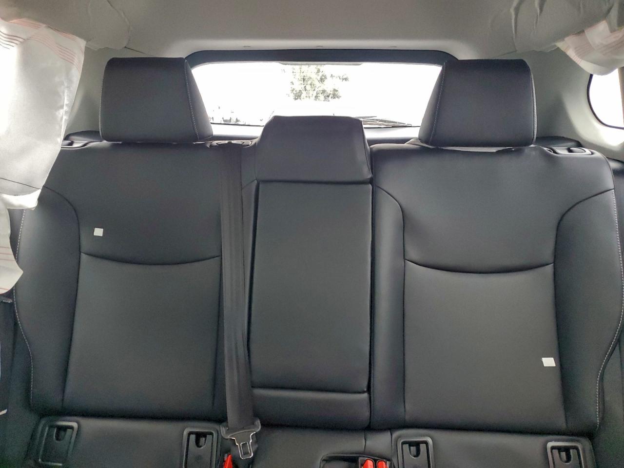 2025 TOYOTA COROLLA CROSS XLE photo 19