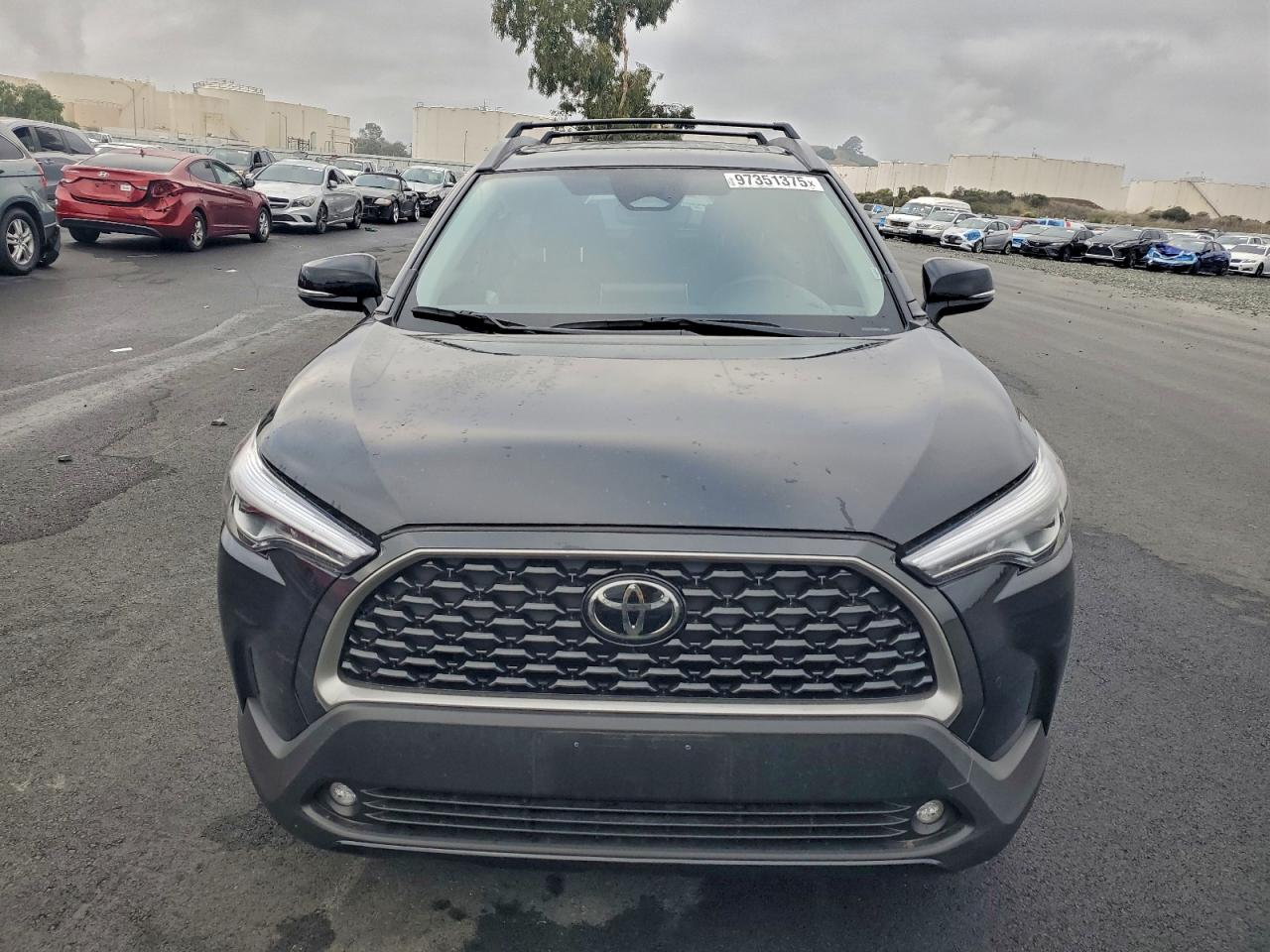 2025 TOYOTA COROLLA CROSS XLE photo 9