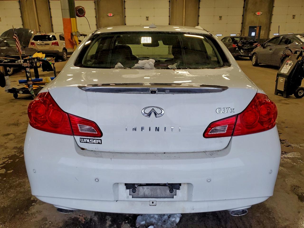 2013 INFINITI G37 photo 11