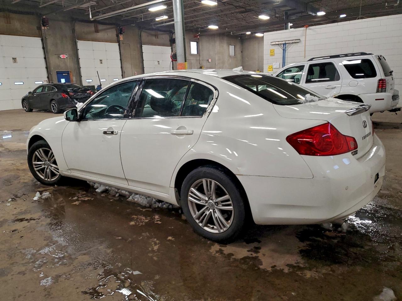 2013 INFINITI G37 photo 3