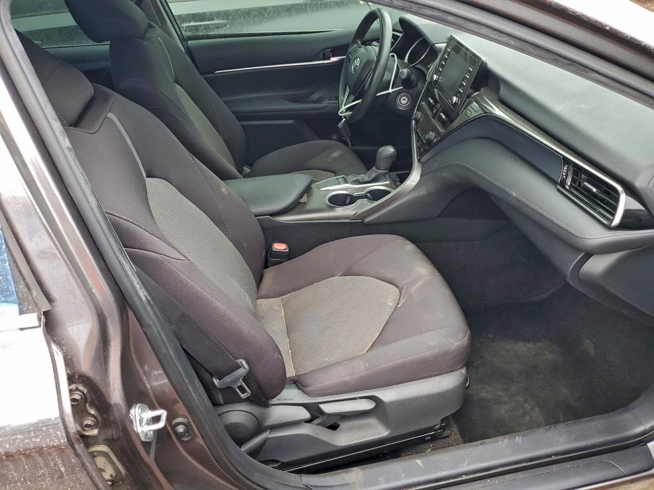 2022 TOYOTA CAMRY LE photo 19