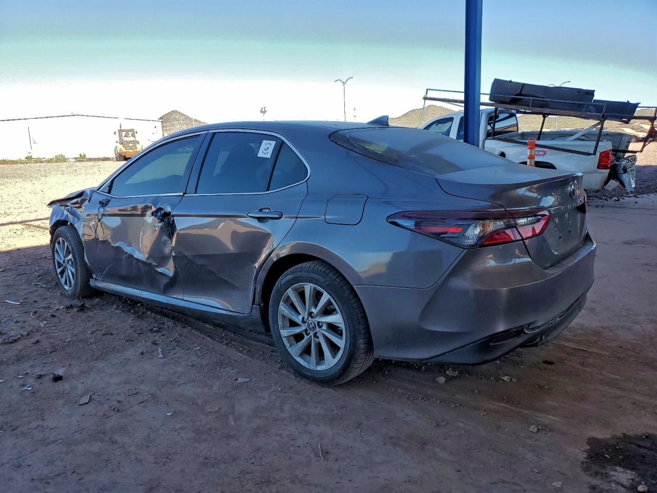 2022 TOYOTA CAMRY LE photo 4