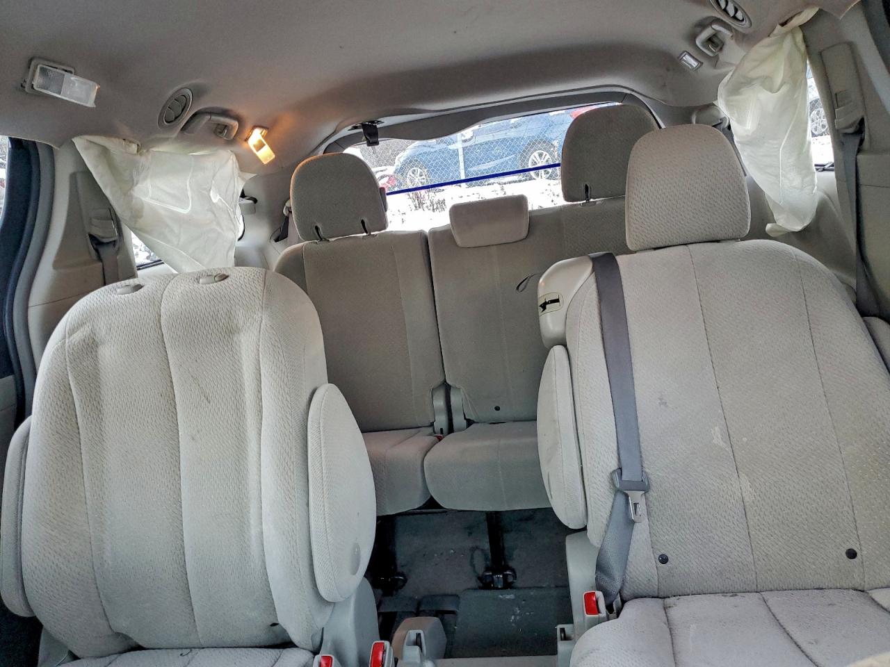 2013 TOYOTA SIENNA LE photo 19