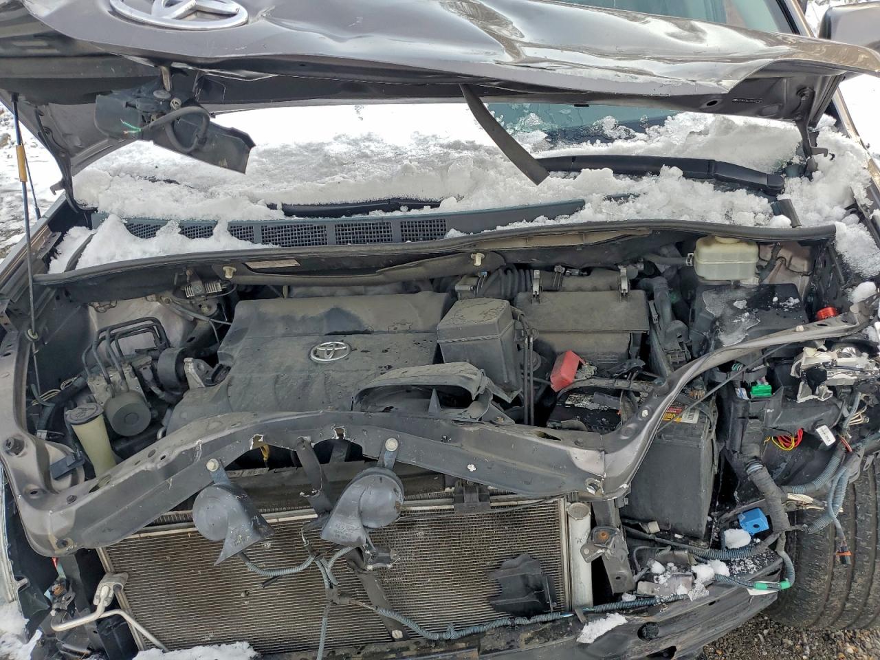 2013 TOYOTA SIENNA LE photo 23