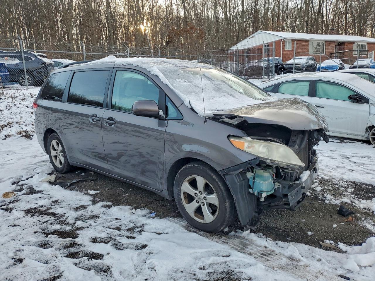 2013 TOYOTA SIENNA LE photo 7