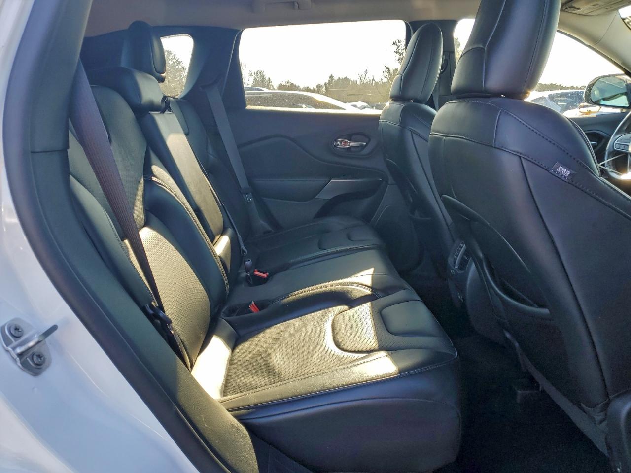 2021 JEEP CHEROKEE LATITUDE LUX photo 11