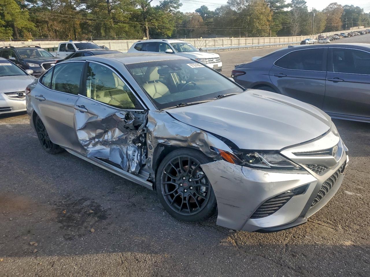 2018 TOYOTA CAMRY photo 4