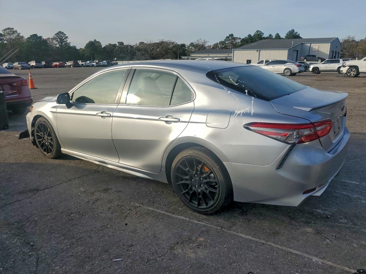 2018 TOYOTA CAMRY photo 2