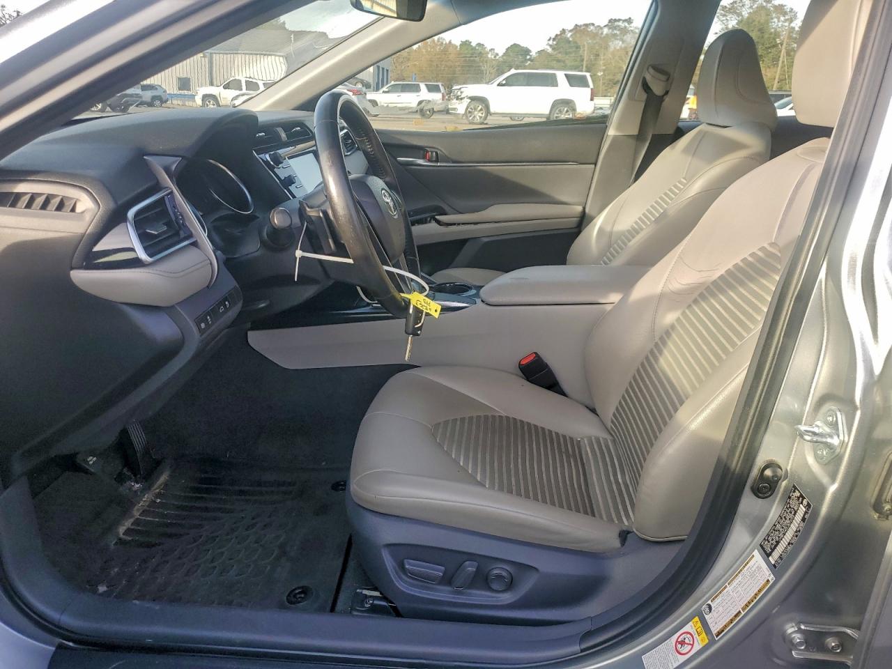 2018 TOYOTA CAMRY photo 7