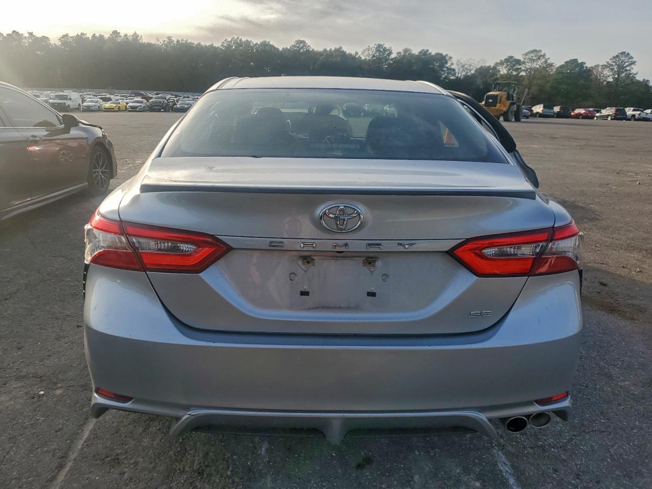 2018 TOYOTA CAMRY photo 6