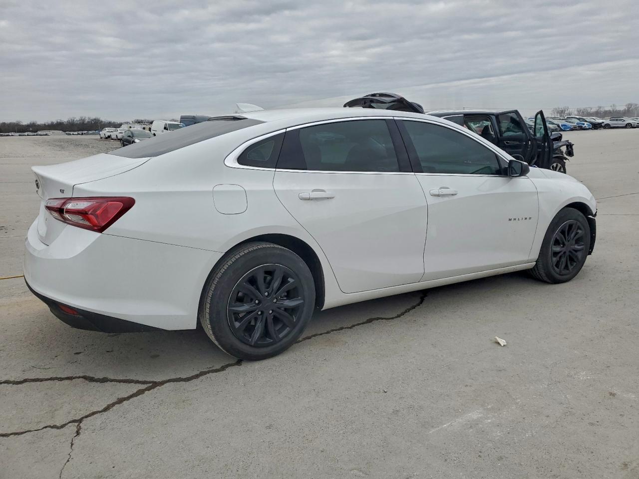 2022 CHEVROLET MALIBU LT photo 3